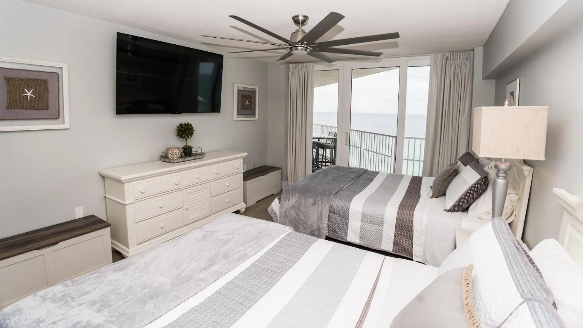 New Rental - 3Br 3Ba Corner Beachfront - 2024 Remodel - 3 Pools, Tiki Hut, Gym, Tennis Panama City Beach 0*,  United States