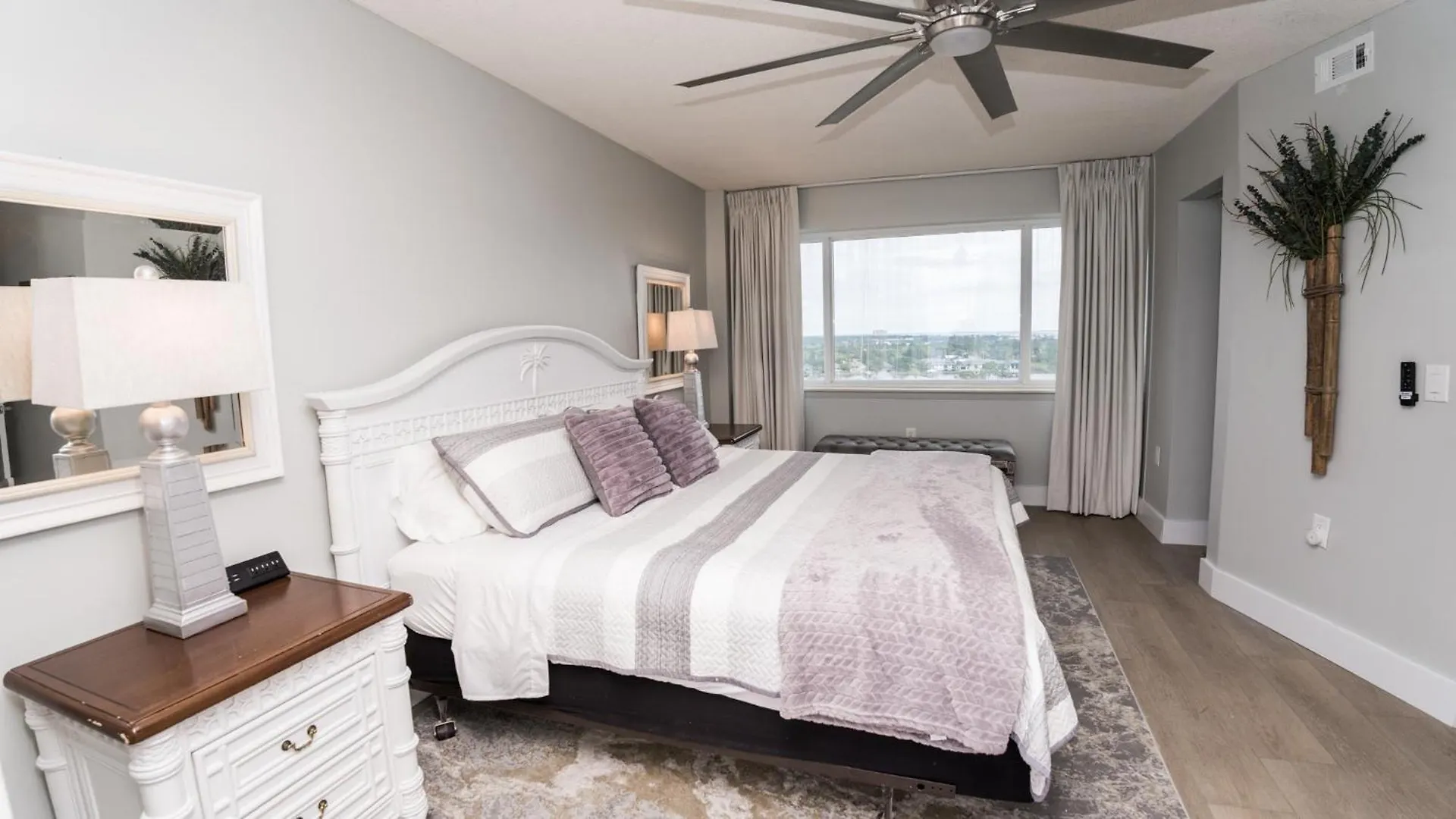 Apartment New Rental - 3Br 3Ba Corner Beachfront - 2024 Remodel - 3 Pools, Tiki Hut, Gym, Tennis Panama City Beach