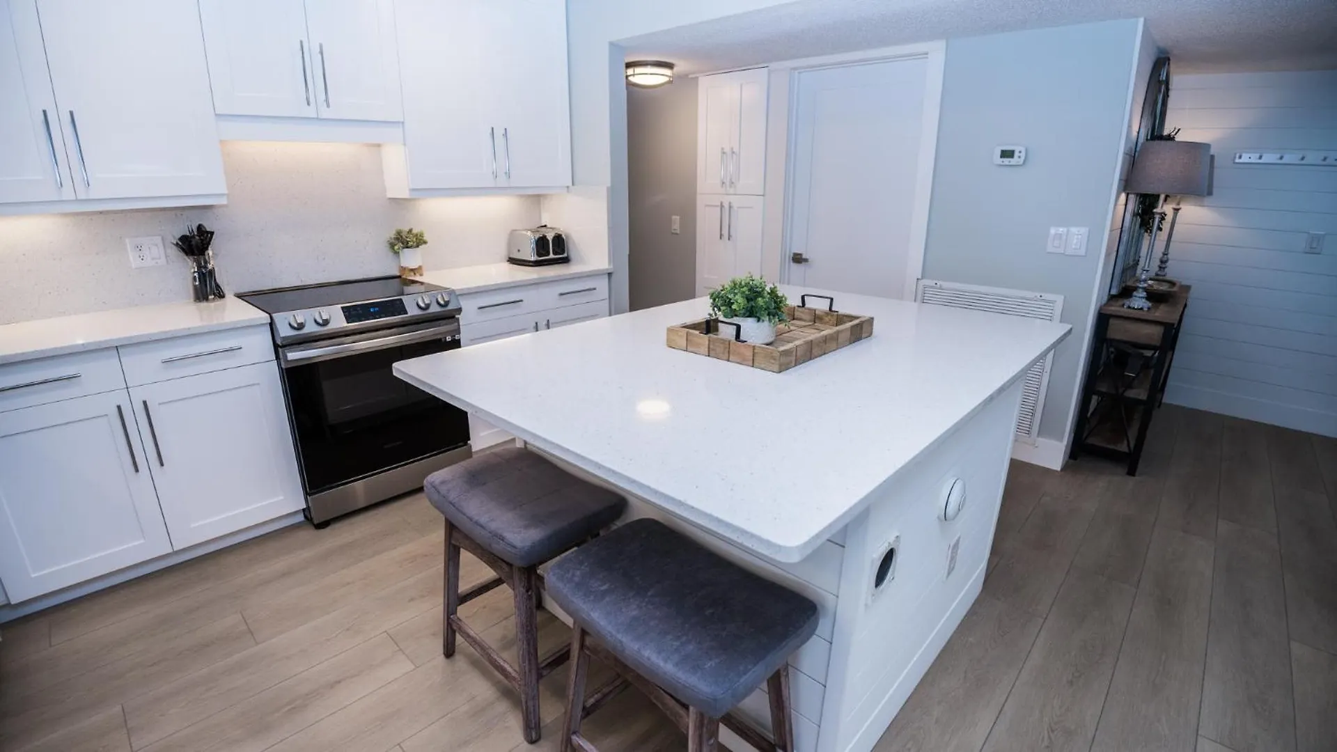 Apartment New Rental - 3Br 3Ba Corner Beachfront - 2024 Remodel - 3 Pools, Tiki Hut, Gym, Tennis Panama City Beach