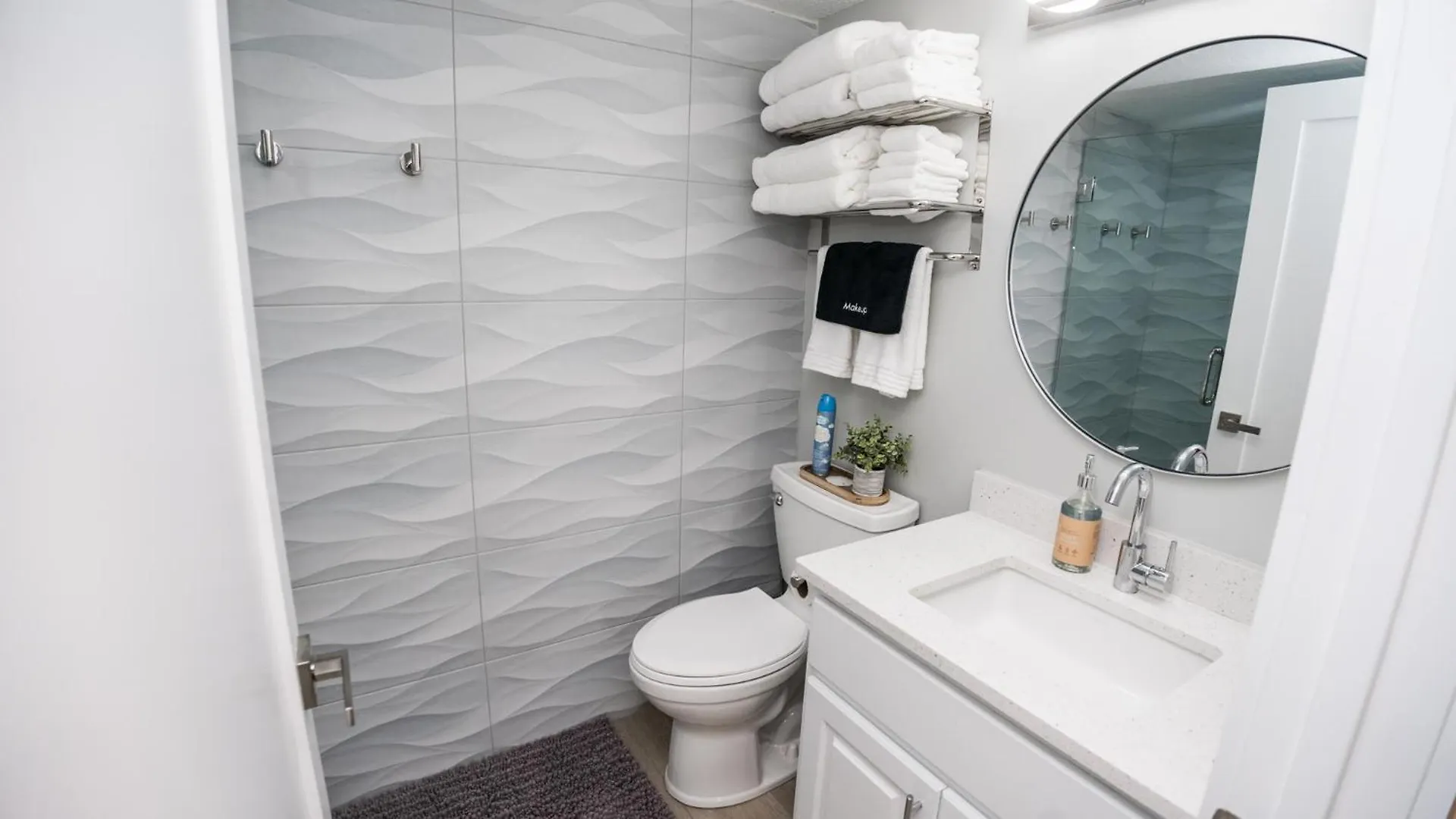 New Rental - 3Br 3Ba Corner Beachfront - 2024 Remodel - 3 Pools, Tiki Hut, Gym, Tennis Panama City Beach United States