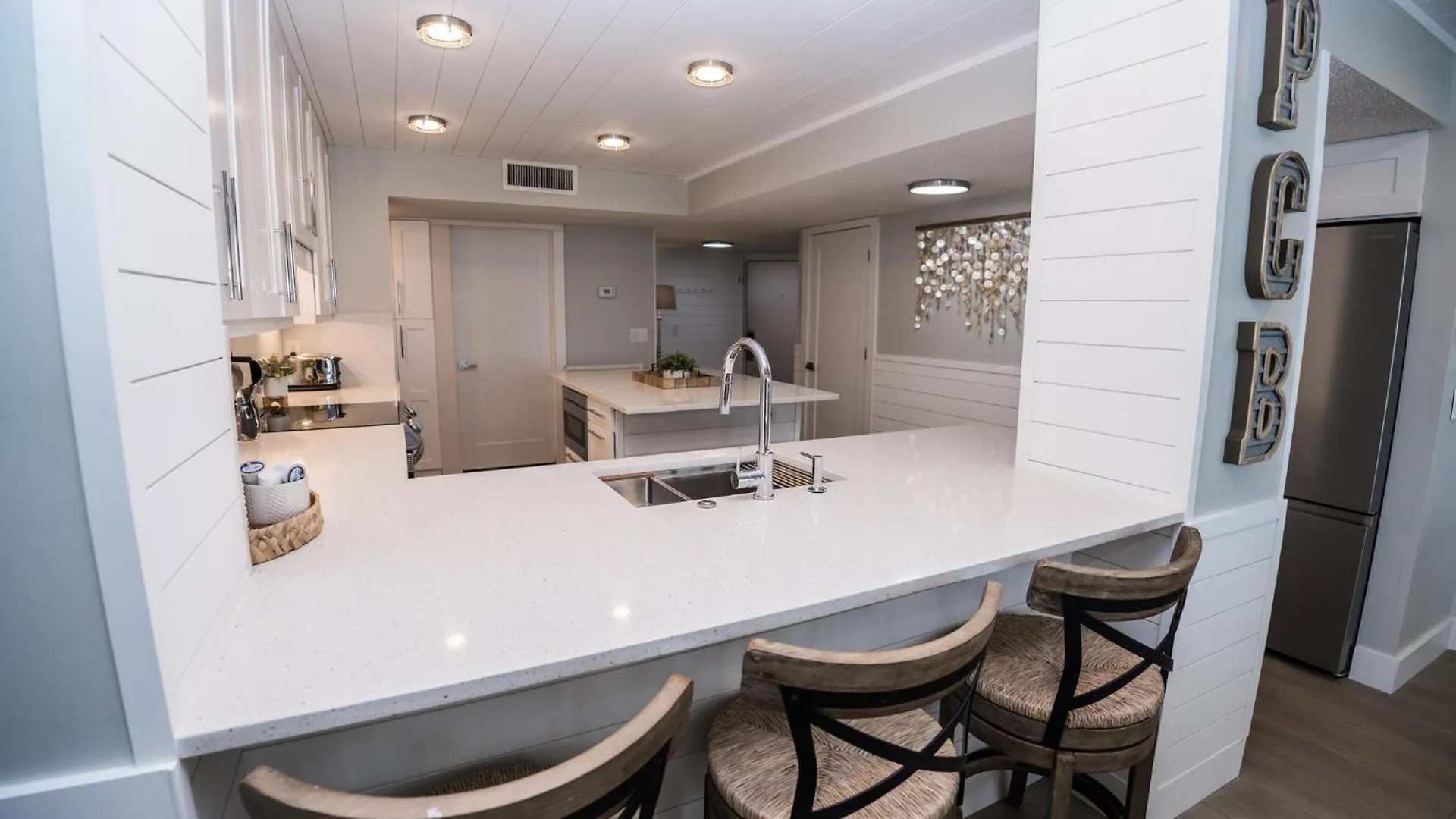 New Rental - 3Br 3Ba Corner Beachfront - 2024 Remodel - 3 Pools, Tiki Hut, Gym, Tennis Panama City Beach United States